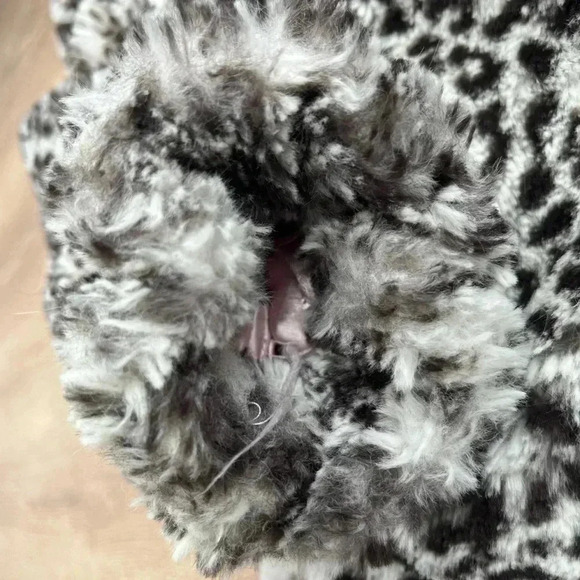 Chasing Fireflies Faux Fur Jacket Girls 7 Black White Soft Snap Front Lined - Picture 12 of 13